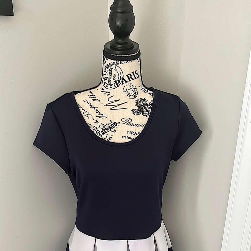 The dress is light weight and Perfect for Sunday brunch